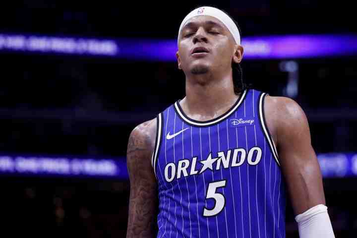 这效率可别投了！班凯罗半场10中1拿到10分7板2助1帽